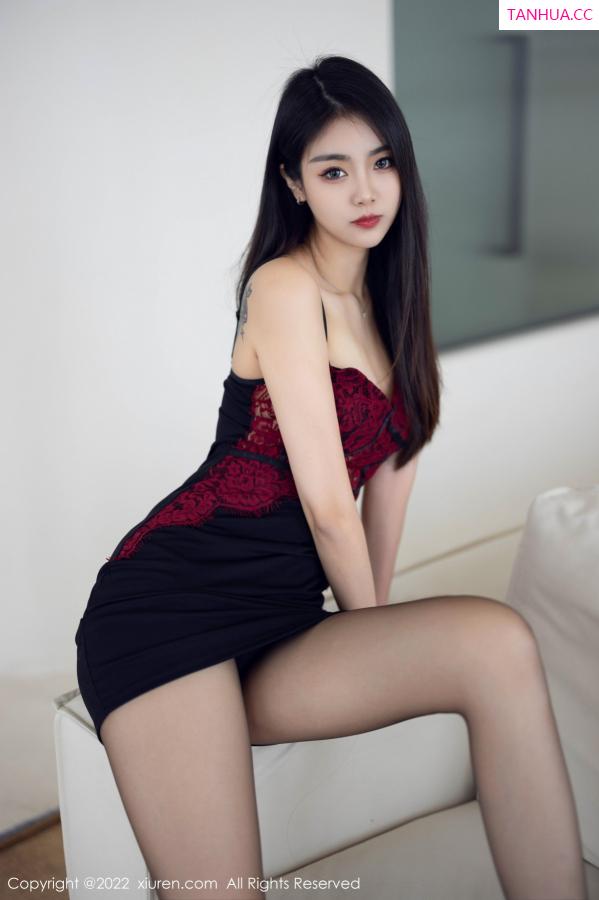 可乐Vicky  [XiuRen]高清写真图 2022.10.27 No.5769 可乐Vicky 黑丝短裙第51张图片